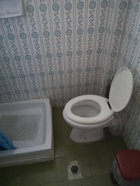 „A családommal lakást béreltünk az ünnepekre. Így néz ki a WC."