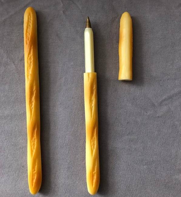 Baguette alakú toll, természetesen Franciaországból.