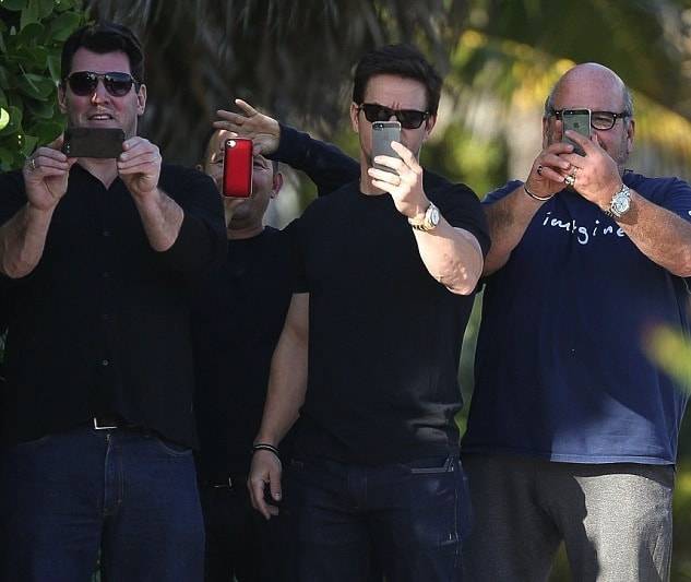 Mark Wahlberg a saját fegyverüket fordította a paparazzók ellen.