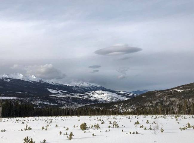 „A házam közelében lévő felhők úgy néznek ki, mint egy UFO-invázió."
