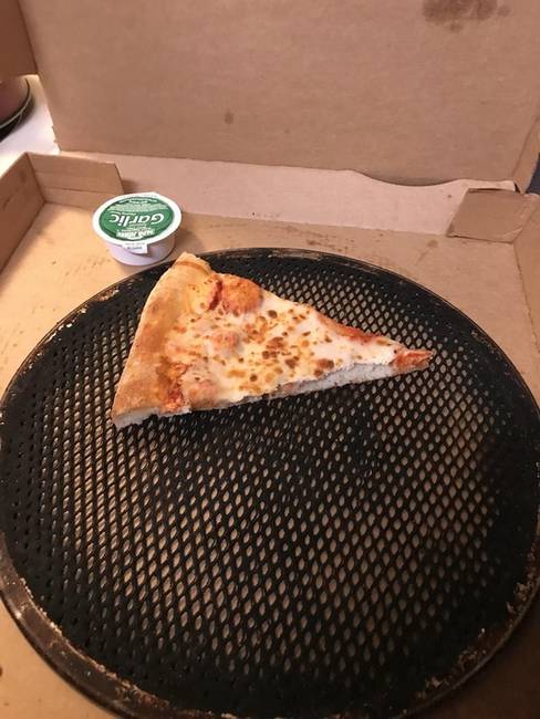 „A szakács elfelejtett kivenni valamit a pizzám alól...”