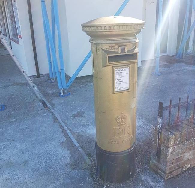 Ebben az angliai kisvárosban mindig arany színűre festenek egy postaládát, amikor az ország aranyat nyer az olimpián.