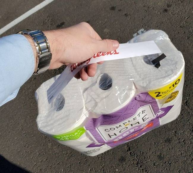 „A pénztáros ráragasztott egy kis fület a vécépapírom csomagolására, mert nem volt nálam bevásárlókocsi."