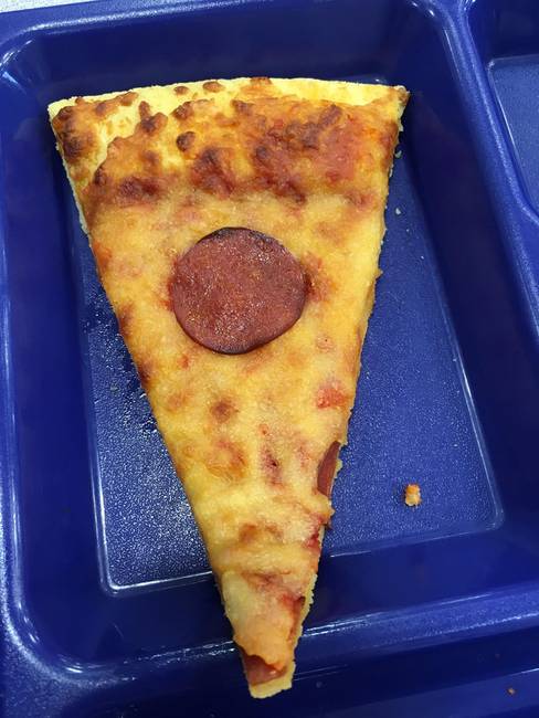 „Ezt jelenti a szalámis pizza az iskolámban."