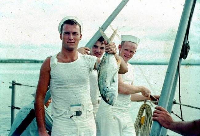 Ez a nagypapa igazi szívtipró volt, miközben a haditengerészetnél szolgált az 50-es években.