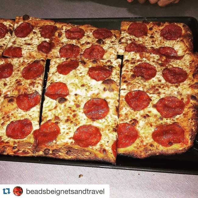 „Nem ette meg a pizzát, mert négyzetekre volt vágva. És így ez már nem is pizza."