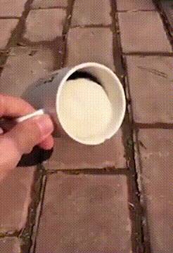 Ez valami új, kiborulás-elleni technológiával felszerelt ital lehet...😄