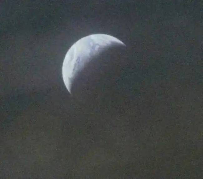 Föld kilátás az ablakon keresztül / NASA