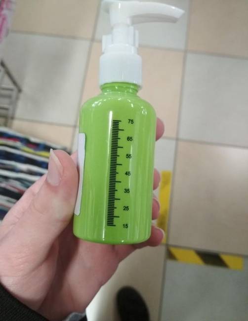 Mérőskála egy nem átlátszó üvegen.