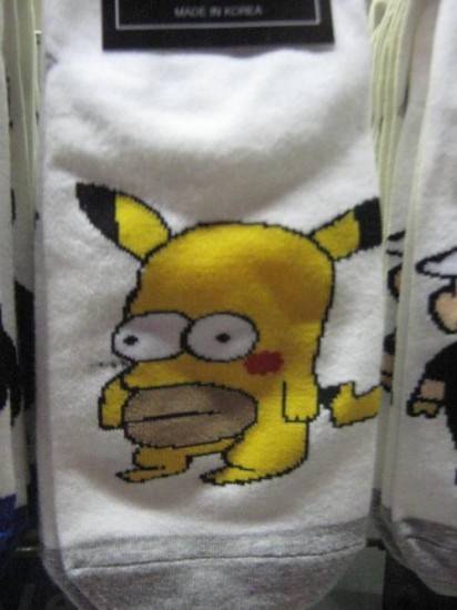EGYSZERRE CÉLOZTÁK MEG VELE A POKÉMON ÉS SIMPSON CSALÁD RAJONGÓKAT.