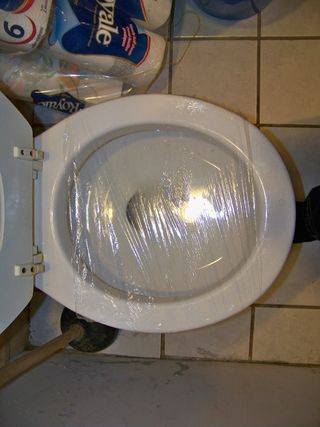 Folpackkal betekert WC.