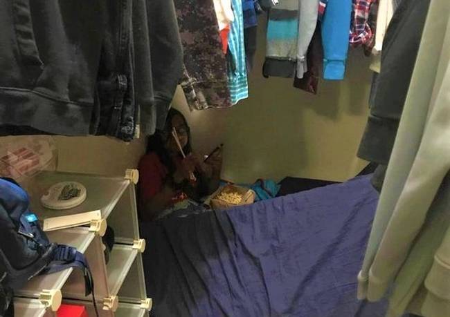 „A húgom evőpálcikával eszi a pattogatott kukoricát, hogy ne legyenek zsírosak az ujjai."