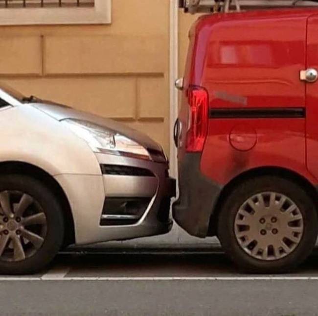 Hajszálpontos parkolás.