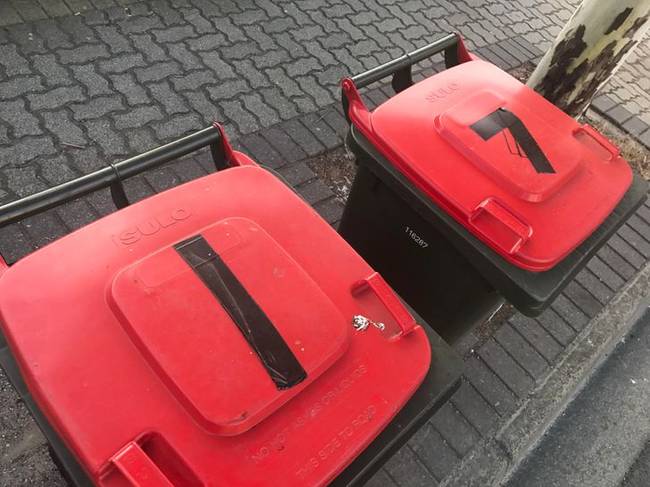 „A múlt héten ragasztószalaggal leragasztottam egy repedést a kukámon, a 92 éves szomszédom pedig láthatóan azt hitte, hogy fel kell tüntetni a lakások számát a kukákon."