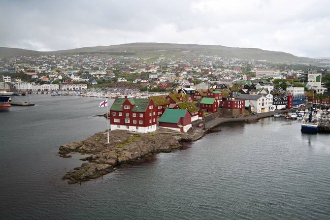 Tórshavn - Feröer fővárosa, nem mellékesen pedig itt található az ország összes közlekedési lámpája. Szám szerint három.