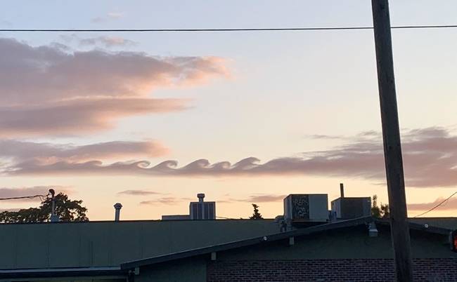 Hullámokat imitáló felhők Portland felett.
