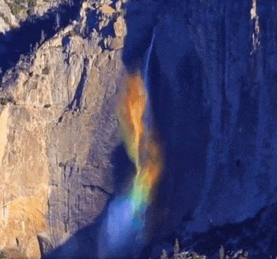 Vízesés a Yosemite Nemzeti Parkban.