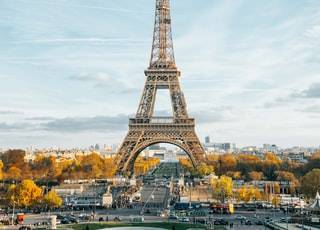 photo 1511739001486 6bfe10ce785f