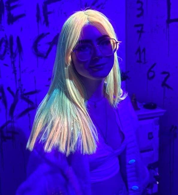 „Ez történik a hajaddal, ha nem veszed észre, hogy a hajfestéken a "fluoreszkáló" szó is szerepel."
