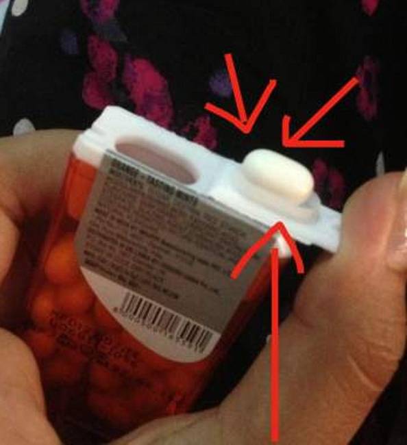 Mélyedés a tic-tac nyitófülén