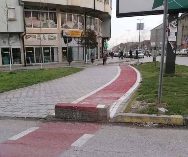 „Végre a mi városunkban is épült egy bicikli út!''