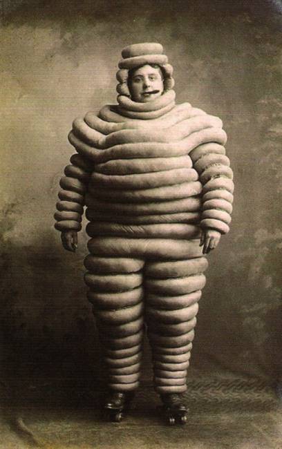 Ő pedig az első Michelin-gumiemberke volt.