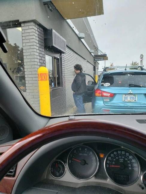Nem igazán értette meg a McDrive lényegét.