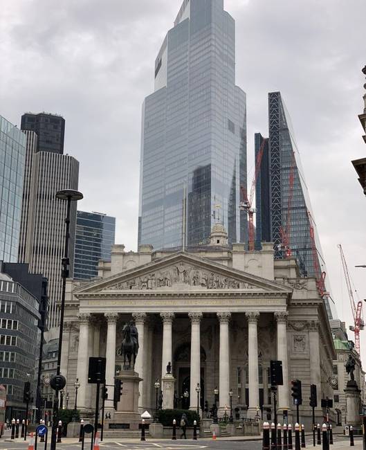 London az ellentétek városa.