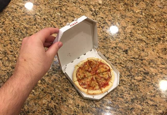 „Annyira unatkoztam, hogy mini-pizzát készítettem, hozzá illő mini pizzás dobozzal."
