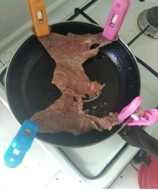 Ugye, Te is unod, hogy mindig összemegy a hús sütés közben? Na, ennek vége! :D