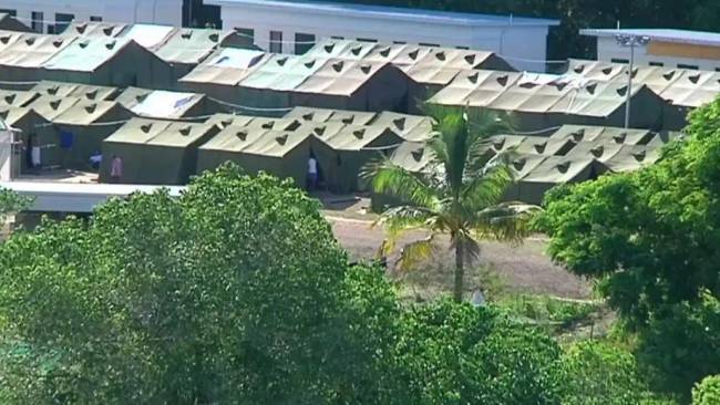 Migráns sátortábor Nauru szigetén, 2005.