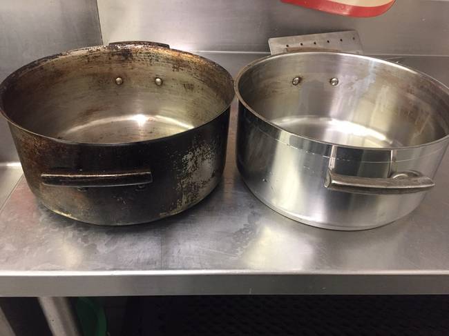 „Csak egy éjszakán át grilltisztítóba áztatva kellett magas hőmérsékleten a sütőben tartani.”