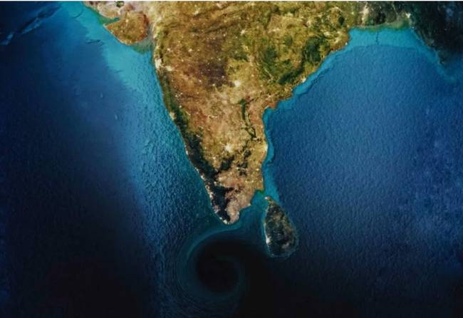 Egy 30 emeletes épület méretű gravitációs anomália az Indiai-óceánban