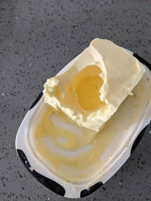 18 fotó, amelyen a feleségek és barátnők kissé kihozzák a férfiakat a sodrukból
