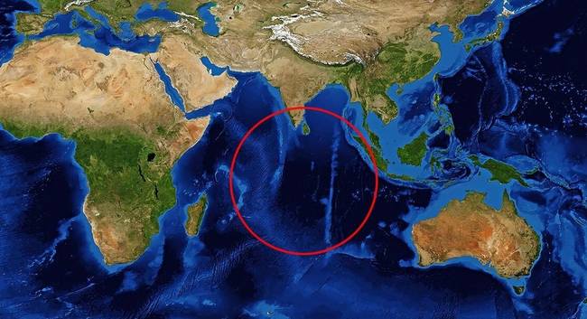 Egy 30 emeletes épület méretű gravitációs anomália az Indiai-óceánban