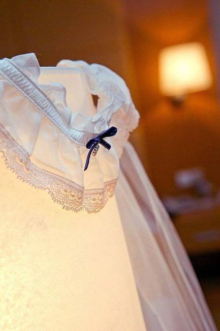 A menyasszonyi ruha és a harisnyakötő eredete: 12 esküvői hagyomány története