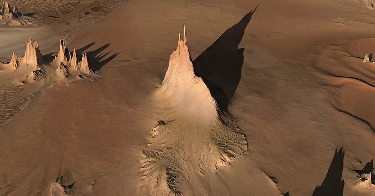 A Juno űrszonda közeli képeket készített egy 15 kilométer magas hegyről és lávatóról a Jupiter Io vulkáni holdján