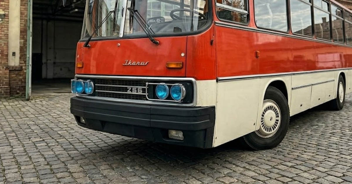 Miért szereltek az Ikarus buszsofőrök régen speciális „szemüveget” a fényszóróikra?