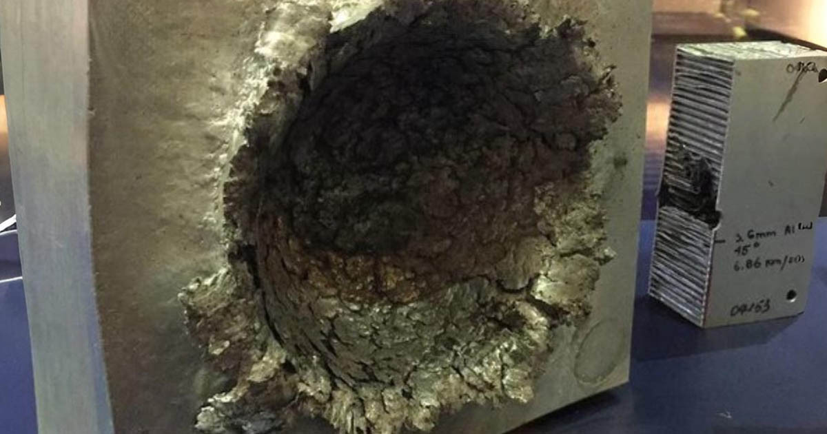 Mi történne, ha egy fénysebességgel mozgó tárgy beléd ütközne?
