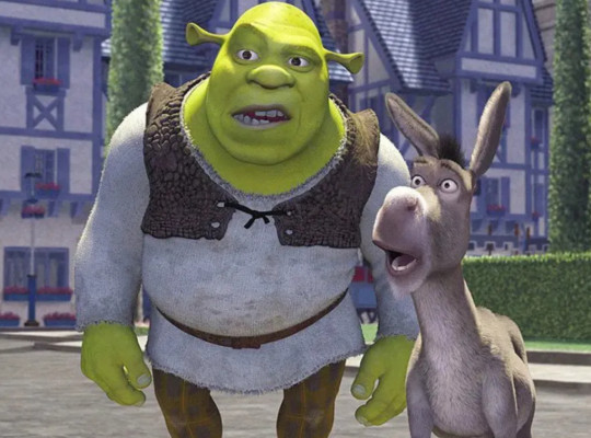 A Shrek alkotói eleinte annyira nem hittek a film sikerében, hogy a más projektekben alulteljesítő animátorokat büntetésből kötelezték rá, hogy dolgozzanak ezen az animációs filmen.