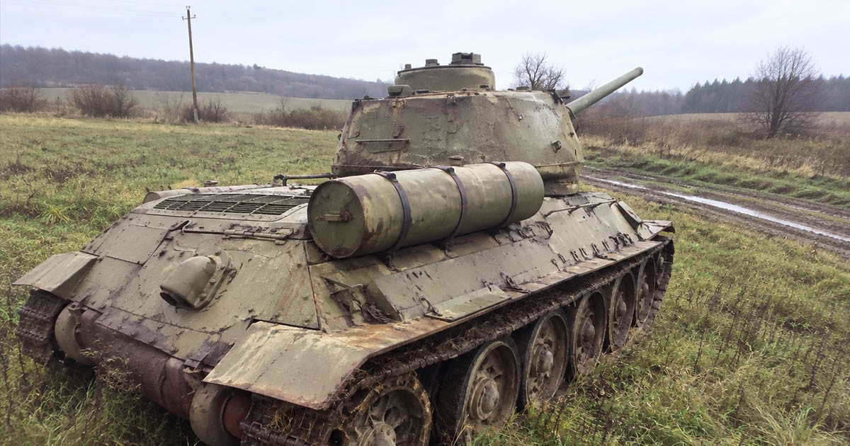 Tartályok voltak ezek vagy sem? Mi volt valójában a legendás T-34 harckocsi oldalán lévő hengerekben?