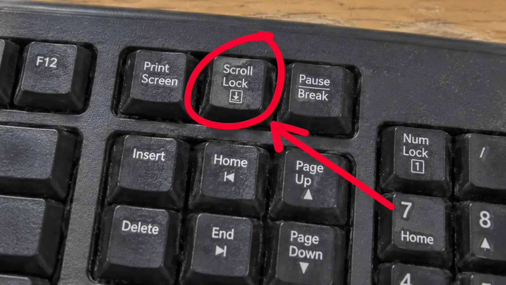 Miért van még mindig Scroll Lock a billentyűzeten – és miért működik hibásan az Excel?