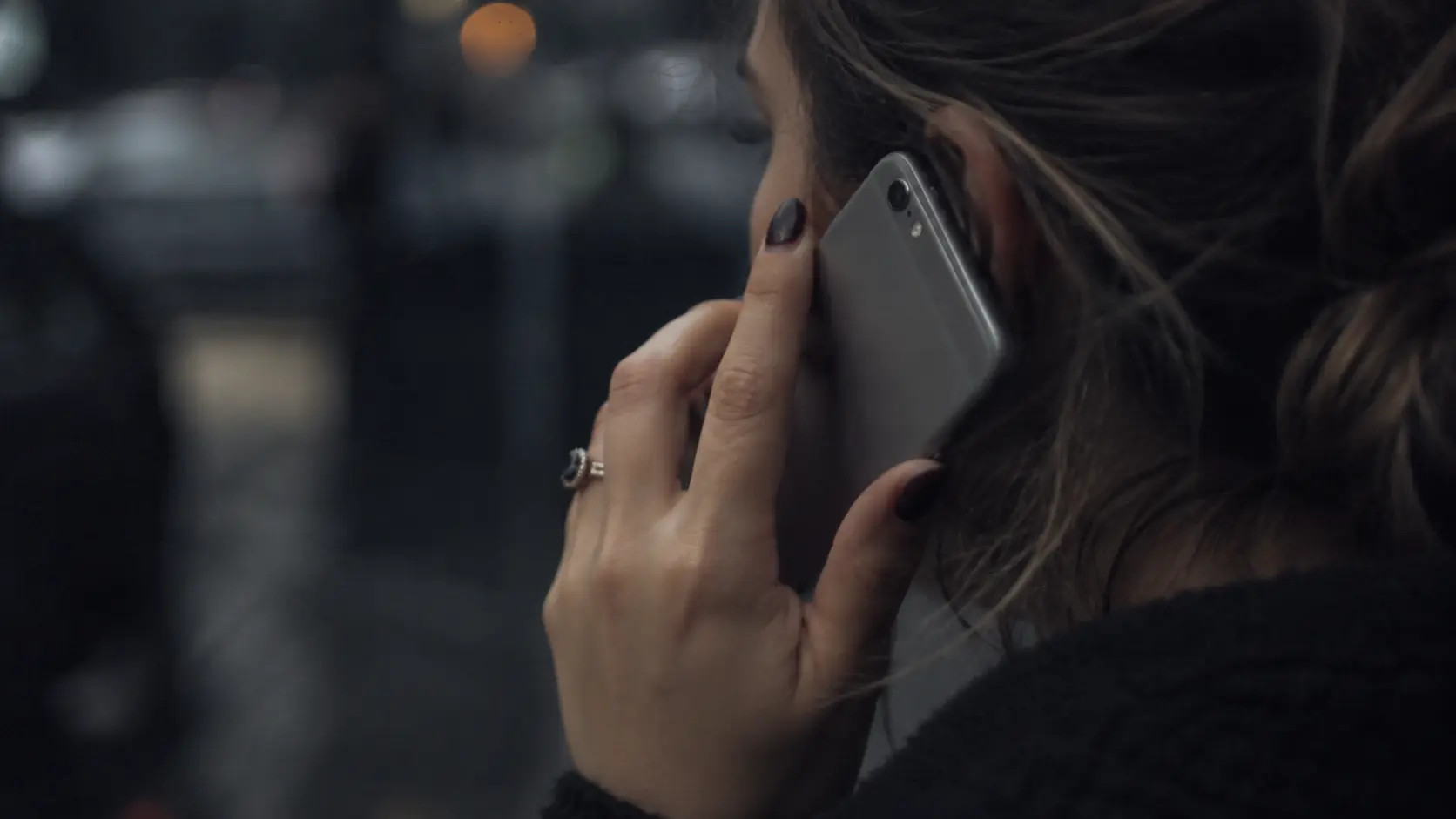 Milyen szavakat és kifejezéseket ne mondj soha egy idegennek telefonon?